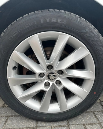 Skoda Superb cena 74900 przebieg: 237000, rok produkcji 2020 z Słupsk małe 529